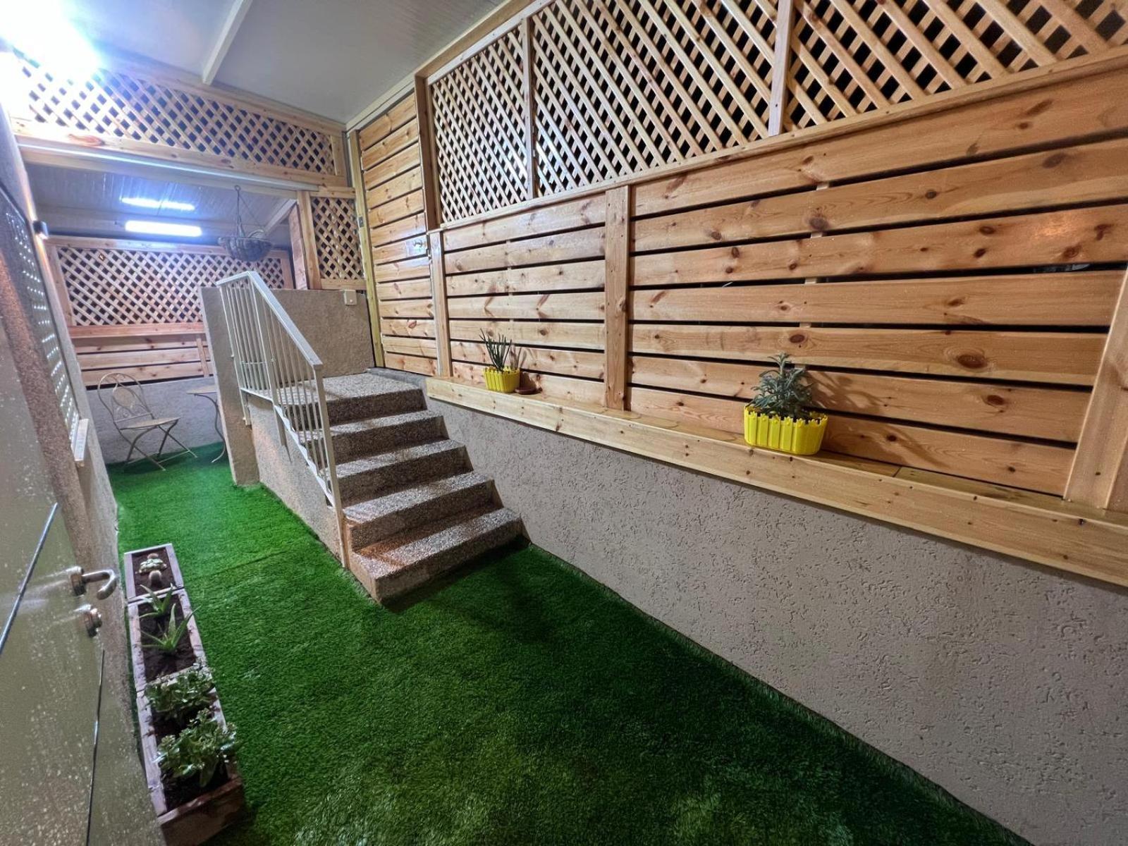 Johny'S Boutique Apartment Haifa Exterior photo